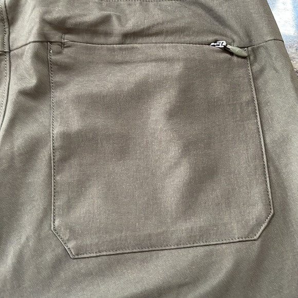 The North face joggers / hiking leggings in Army Green - Picture 4 of 9